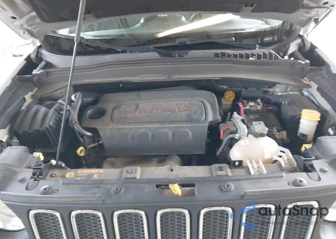 2015 Jeep Renegade Sport z USA, uszkodzony, nr VIN ZACCJAAT9FPC11371